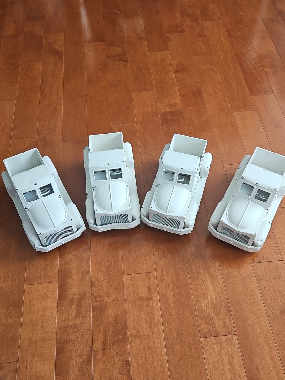 Mainstays 6.5 White Metal Truck crate.. Set Of 4